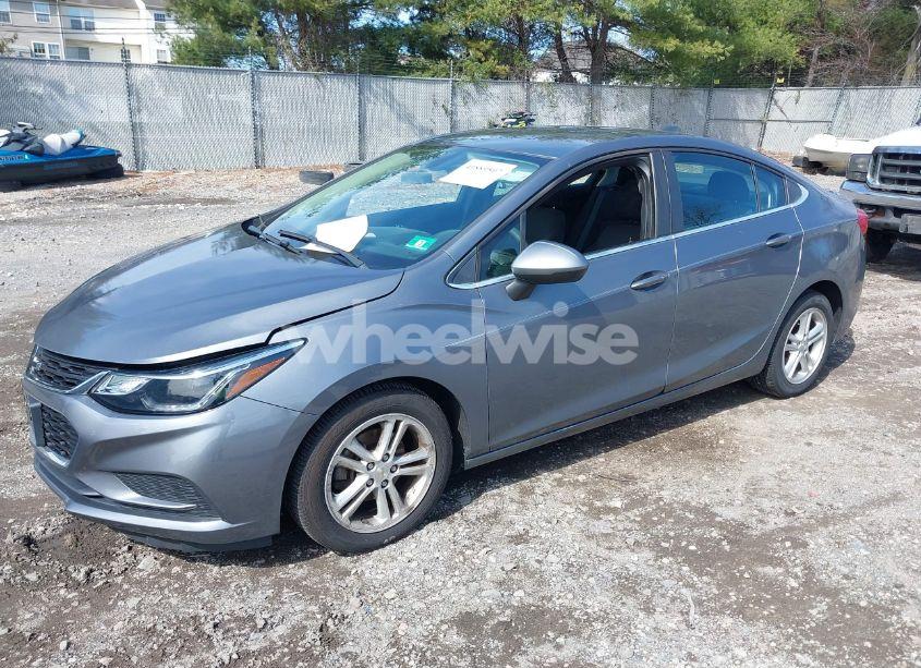 Photo 2 of 2018 Chevrolet Cruze LT AUTO (VIN 1G1BE5SM6J7155385)