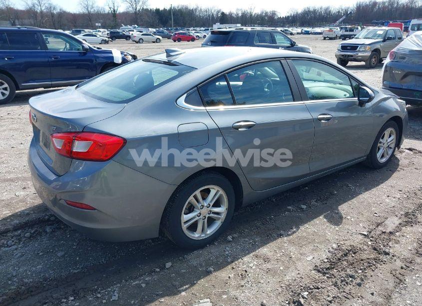 Photo 4 of 2018 Chevrolet Cruze LT AUTO (VIN 1G1BE5SM6J7155385)