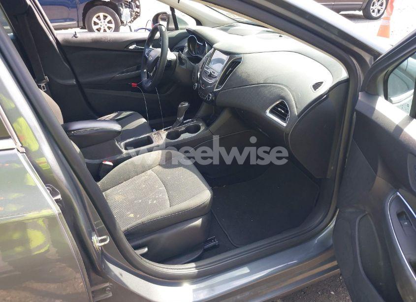 Photo 5 of 2018 Chevrolet Cruze LT AUTO (VIN 1G1BE5SM6J7155385)