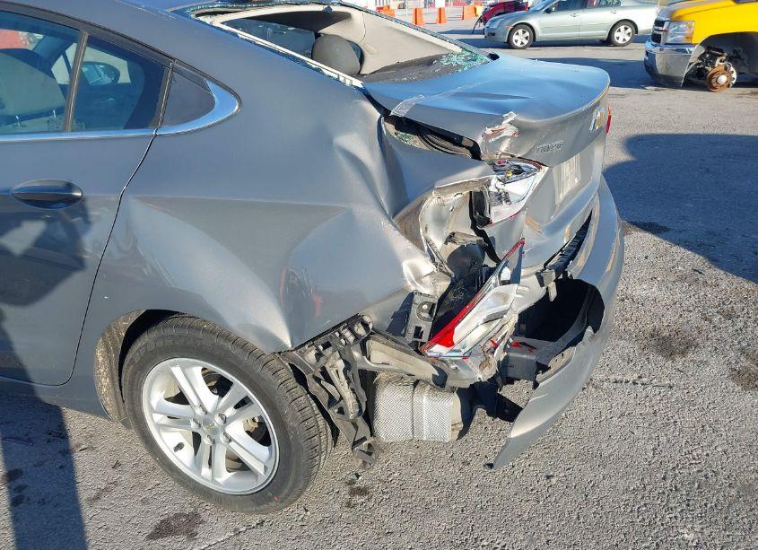 Photo 12 of 2018 Chevrolet Cruze LT AUTO (VIN 1G1BE5SM6J7162756)