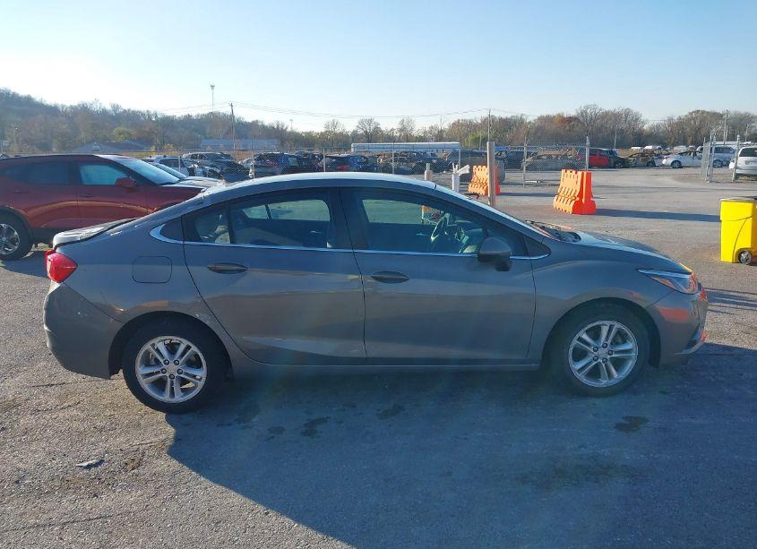 Photo 14 of 2018 Chevrolet Cruze LT AUTO (VIN 1G1BE5SM6J7162756)