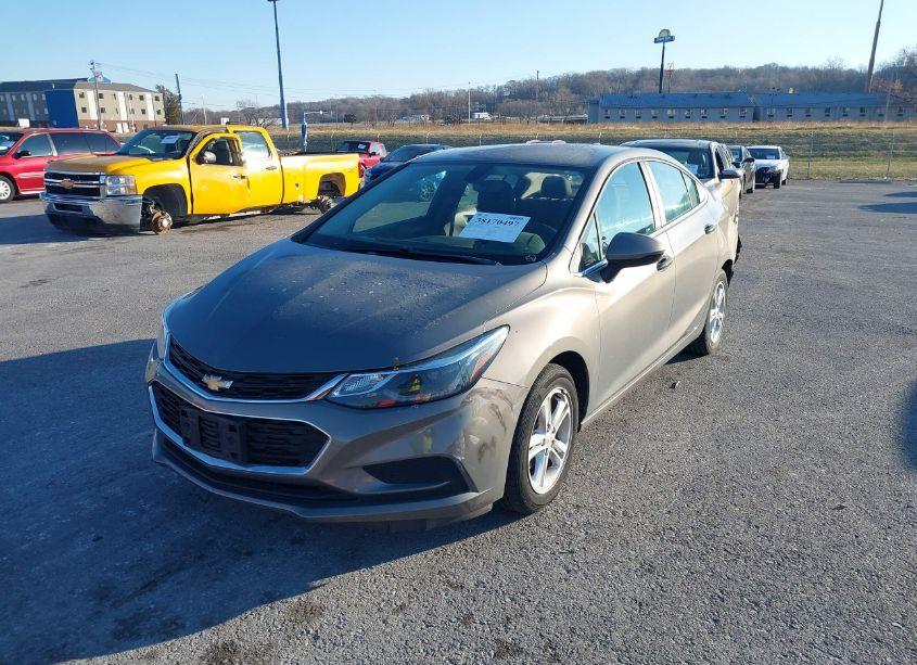 Photo 2 of 2018 Chevrolet Cruze LT AUTO (VIN 1G1BE5SM6J7162756)