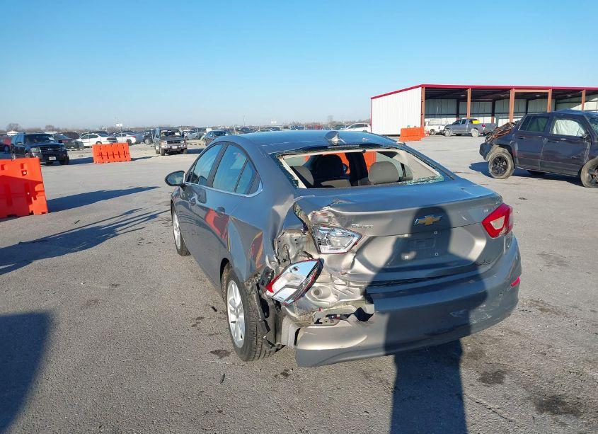 Photo 3 of 2018 Chevrolet Cruze LT AUTO (VIN 1G1BE5SM6J7162756)
