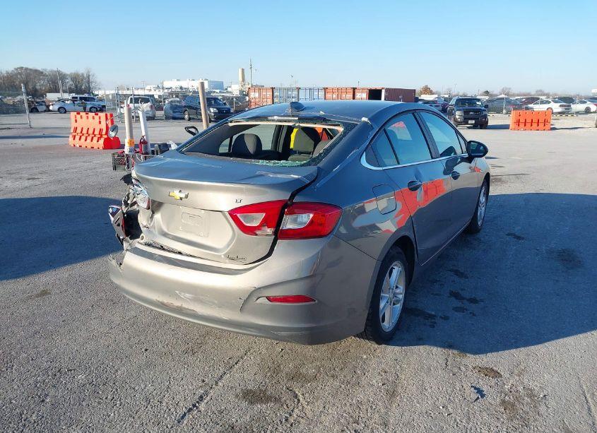 Photo 4 of 2018 Chevrolet Cruze LT AUTO (VIN 1G1BE5SM6J7162756)