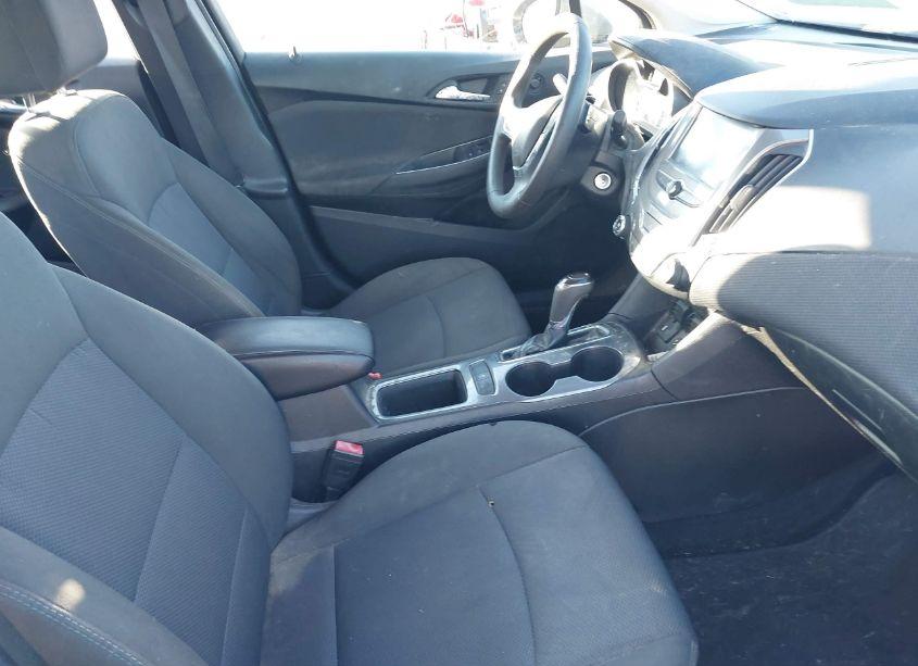 Photo 5 of 2018 Chevrolet Cruze LT AUTO (VIN 1G1BE5SM6J7162756)