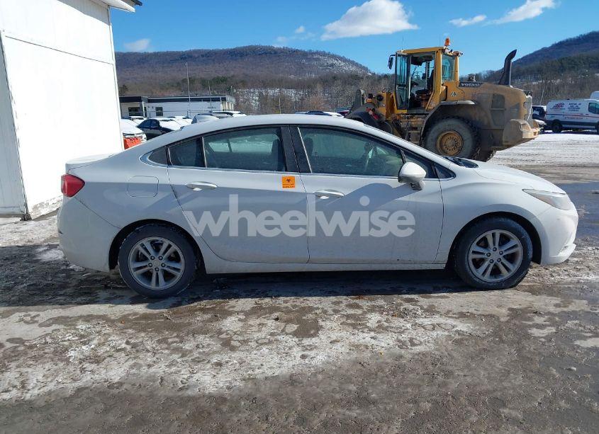 Photo 13 of 2018 Chevrolet Cruze LT AUTO (VIN 1G1BE5SM6J7170078)