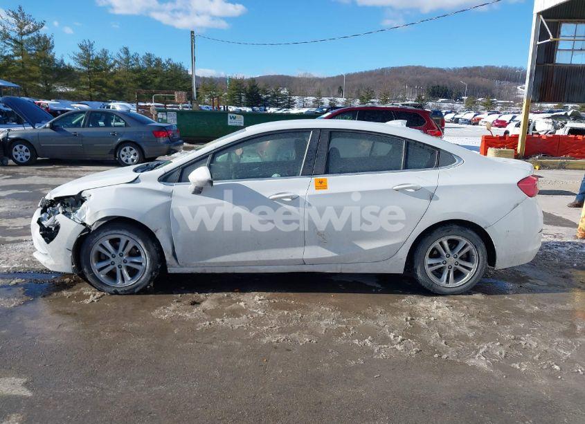 Photo 14 of 2018 Chevrolet Cruze LT AUTO (VIN 1G1BE5SM6J7170078)