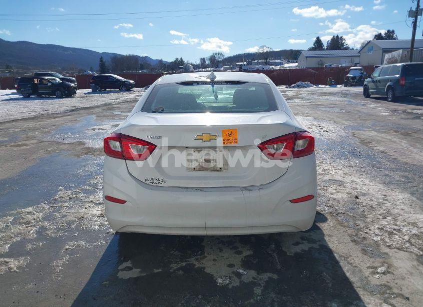 Photo 16 of 2018 Chevrolet Cruze LT AUTO (VIN 1G1BE5SM6J7170078)