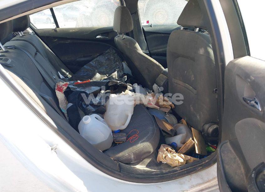 Photo 8 of 2018 Chevrolet Cruze LT AUTO (VIN 1G1BE5SM6J7170078)