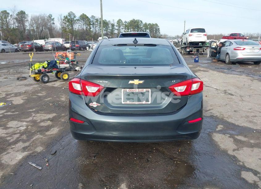Photo 16 of 2018 Chevrolet Cruze LT AUTO (VIN 1G1BE5SM6J7171974)