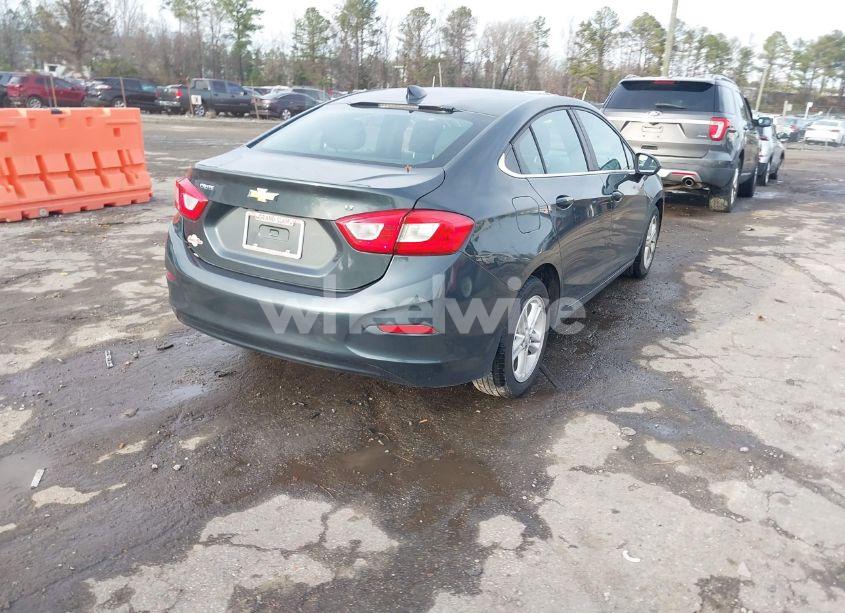 Photo 4 of 2018 Chevrolet Cruze LT AUTO (VIN 1G1BE5SM6J7171974)