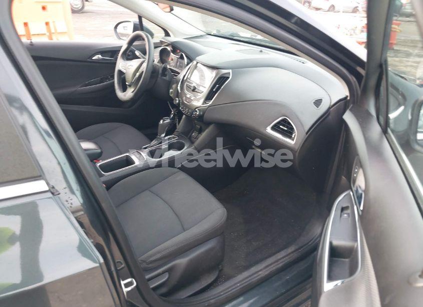 Photo 5 of 2018 Chevrolet Cruze LT AUTO (VIN 1G1BE5SM6J7171974)