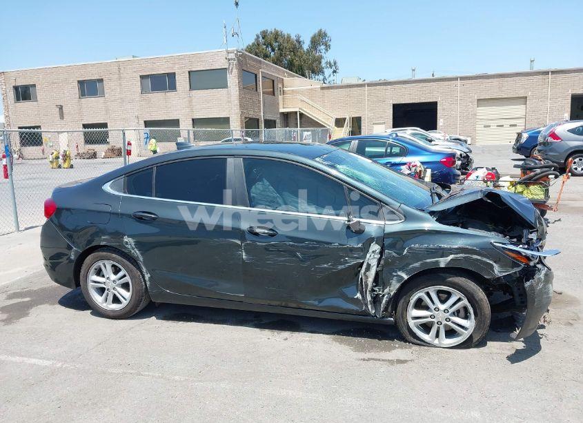 Photo 14 of 2018 Chevrolet Cruze LT AUTO (VIN 1G1BE5SM6J7195207)
