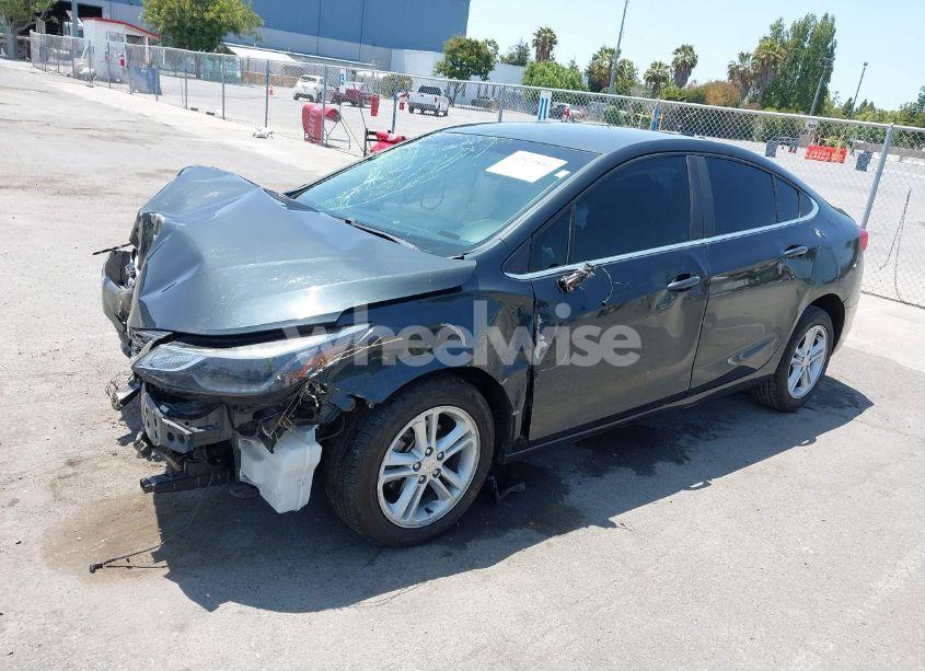 Photo 2 of 2018 Chevrolet Cruze LT AUTO (VIN 1G1BE5SM6J7195207)
