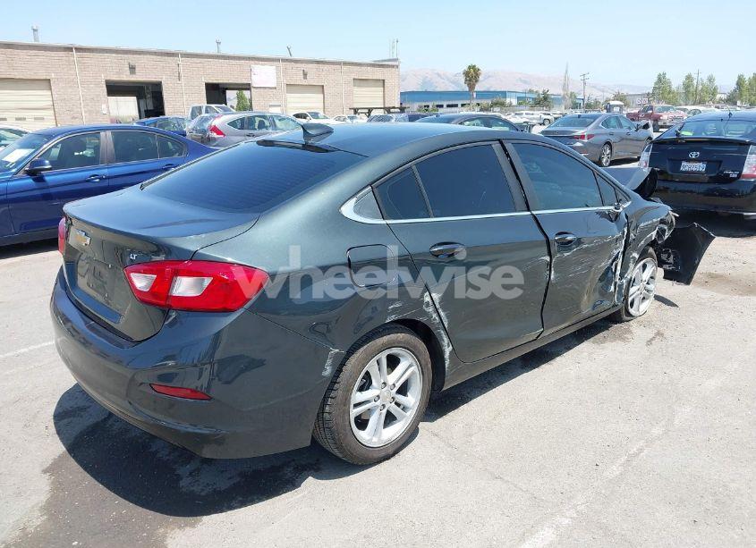 Photo 4 of 2018 Chevrolet Cruze LT AUTO (VIN 1G1BE5SM6J7195207)
