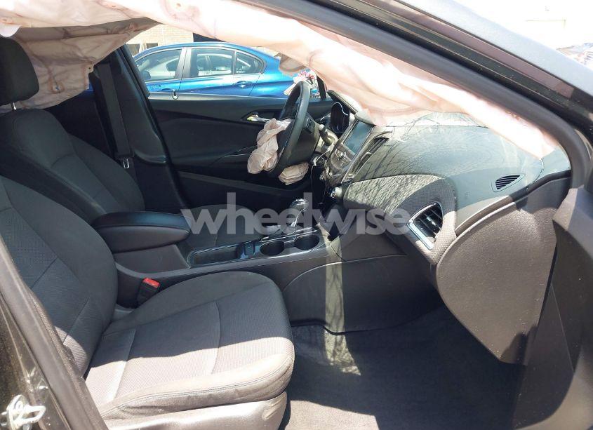 Photo 5 of 2018 Chevrolet Cruze LT AUTO (VIN 1G1BE5SM6J7195207)