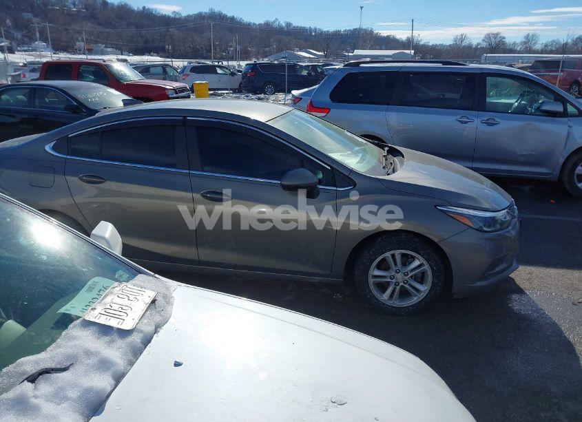 Photo 14 of 2018 Chevrolet Cruze LT AUTO (VIN 1G1BE5SM6J7205007)