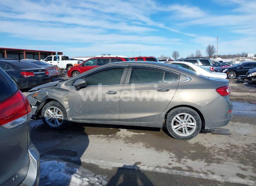 Photo 15 of 2018 Chevrolet Cruze LT AUTO (VIN 1G1BE5SM6J7205007)