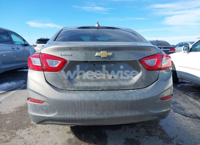 Photo 17 of 2018 Chevrolet Cruze LT AUTO (VIN 1G1BE5SM6J7205007)