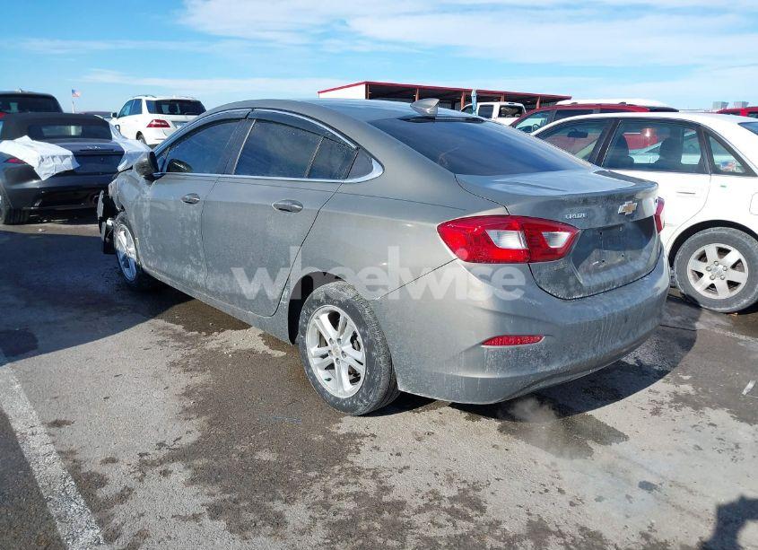 Photo 3 of 2018 Chevrolet Cruze LT AUTO (VIN 1G1BE5SM6J7205007)