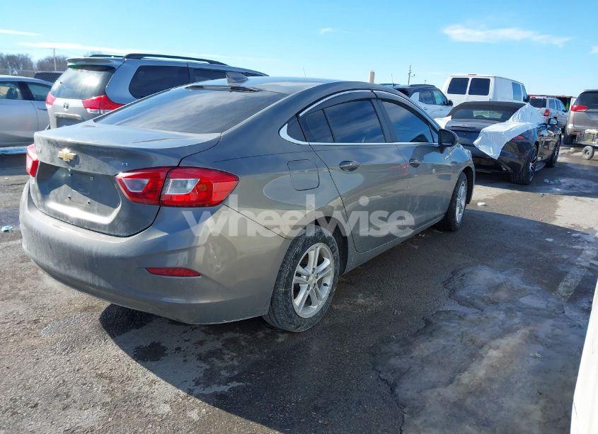 Photo 4 of 2018 Chevrolet Cruze LT AUTO (VIN 1G1BE5SM6J7205007)