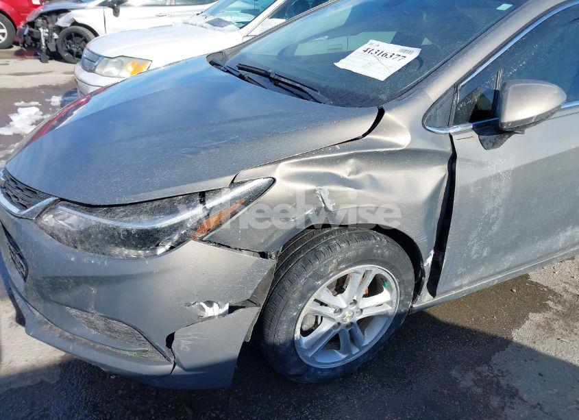 Photo 6 of 2018 Chevrolet Cruze LT AUTO (VIN 1G1BE5SM6J7205007)