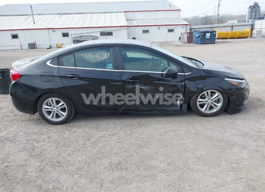 Photo 13 of 2018 Chevrolet Cruze LT AUTO (VIN 1G1BE5SM6J7205671)