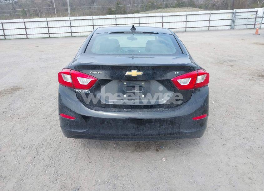 Photo 16 of 2018 Chevrolet Cruze LT AUTO (VIN 1G1BE5SM6J7205671)
