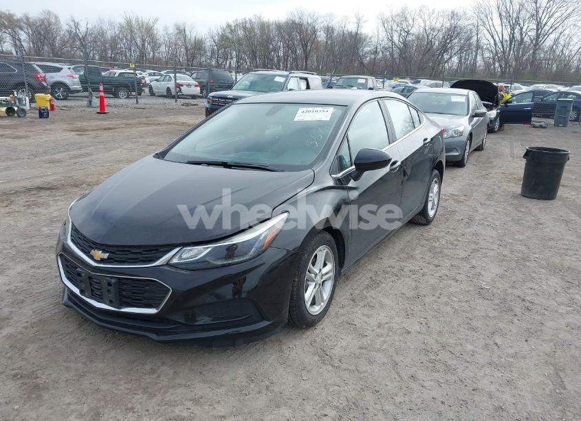 Photo 2 of 2018 Chevrolet Cruze LT AUTO (VIN 1G1BE5SM6J7205671)