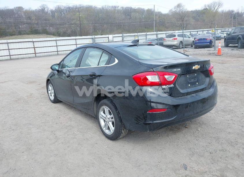 Photo 3 of 2018 Chevrolet Cruze LT AUTO (VIN 1G1BE5SM6J7205671)