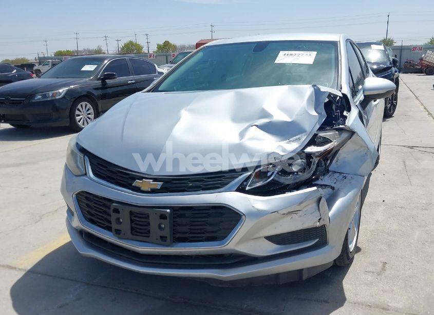 Photo 12 of 2018 Chevrolet Cruze LT AUTO (VIN 1G1BE5SM6J7207923)