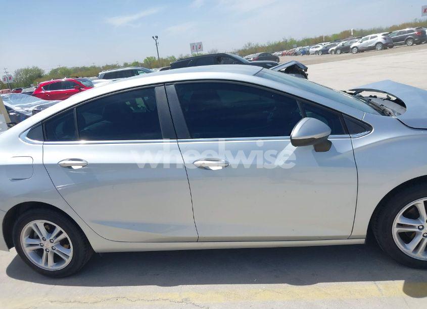 Photo 13 of 2018 Chevrolet Cruze LT AUTO (VIN 1G1BE5SM6J7207923)
