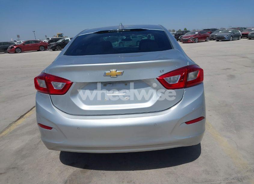 Photo 16 of 2018 Chevrolet Cruze LT AUTO (VIN 1G1BE5SM6J7207923)
