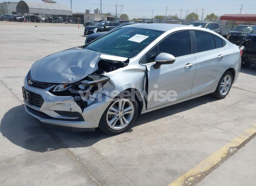 Photo 2 of 2018 Chevrolet Cruze LT AUTO (VIN 1G1BE5SM6J7207923)