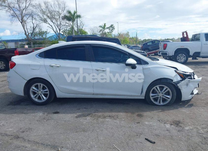 Photo 14 of 2018 Chevrolet Cruze LT AUTO (VIN 1G1BE5SM6J7224334)