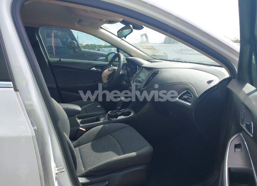 Photo 5 of 2018 Chevrolet Cruze LT AUTO (VIN 1G1BE5SM6J7224334)