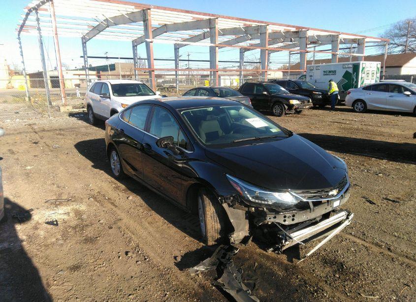 2018 Chevrolet Cruze LT AUTO (VIN 1G1BE5SM6J7224544) main photo