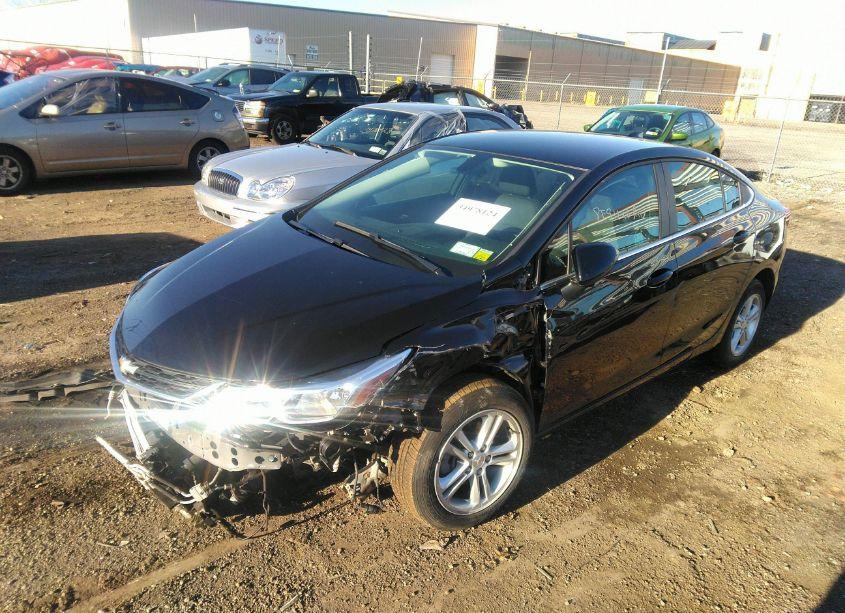 Photo 2 of 2018 Chevrolet Cruze LT AUTO (VIN 1G1BE5SM6J7224544)