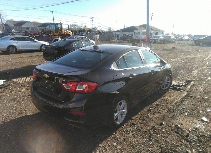 Photo 4 of 2018 Chevrolet Cruze LT AUTO (VIN 1G1BE5SM6J7224544)