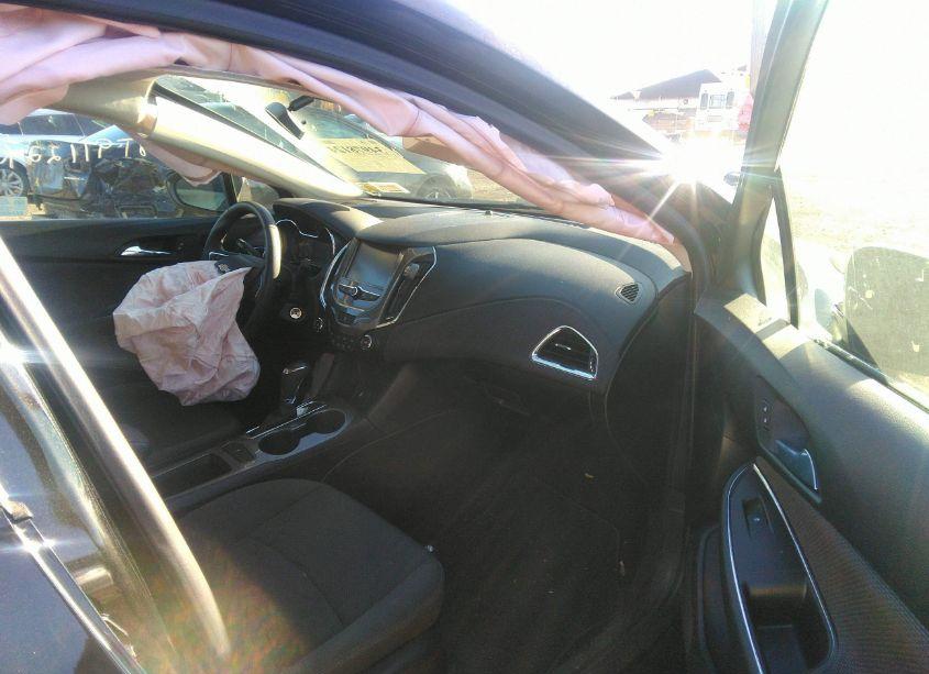 Photo 5 of 2018 Chevrolet Cruze LT AUTO (VIN 1G1BE5SM6J7224544)