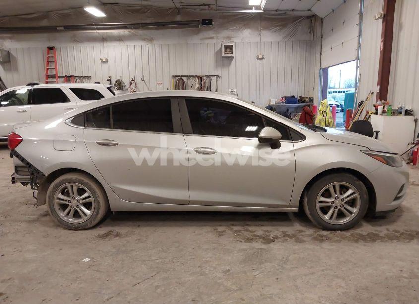 Photo 12 of 2018 Chevrolet Cruze LT AUTO (VIN 1G1BE5SM6J7244101)