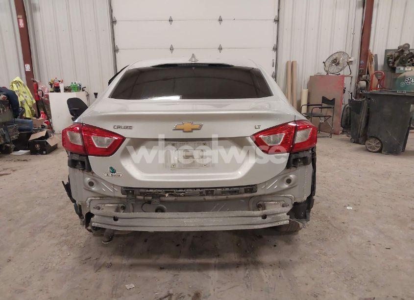 Photo 15 of 2018 Chevrolet Cruze LT AUTO (VIN 1G1BE5SM6J7244101)