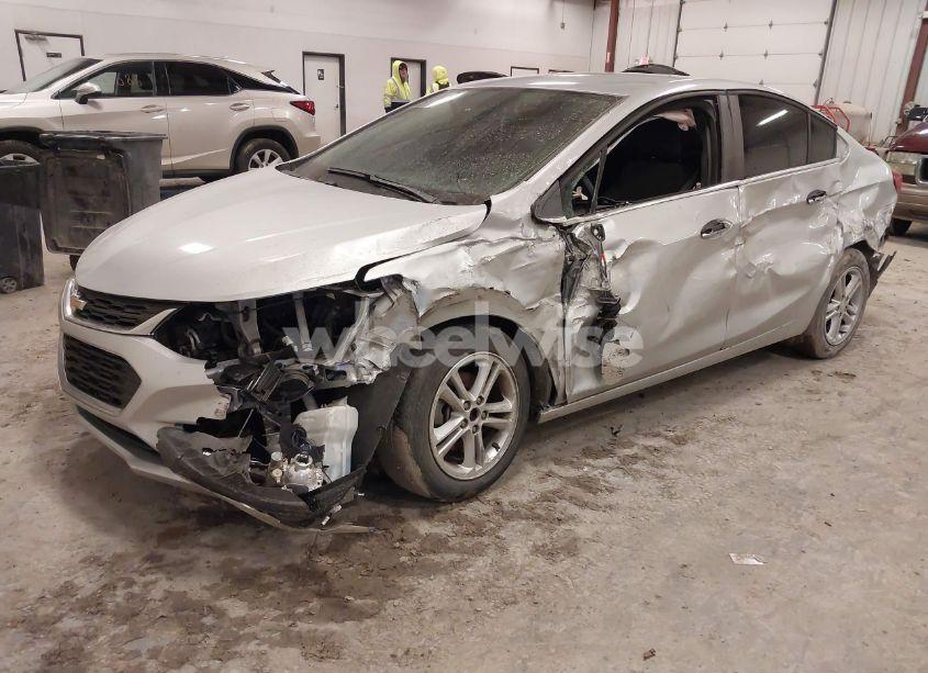 Photo 2 of 2018 Chevrolet Cruze LT AUTO (VIN 1G1BE5SM6J7244101)