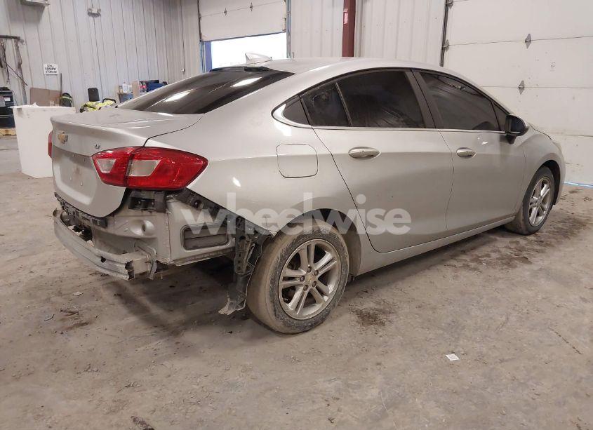 Photo 4 of 2018 Chevrolet Cruze LT AUTO (VIN 1G1BE5SM6J7244101)