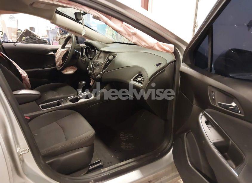 Photo 5 of 2018 Chevrolet Cruze LT AUTO (VIN 1G1BE5SM6J7244101)