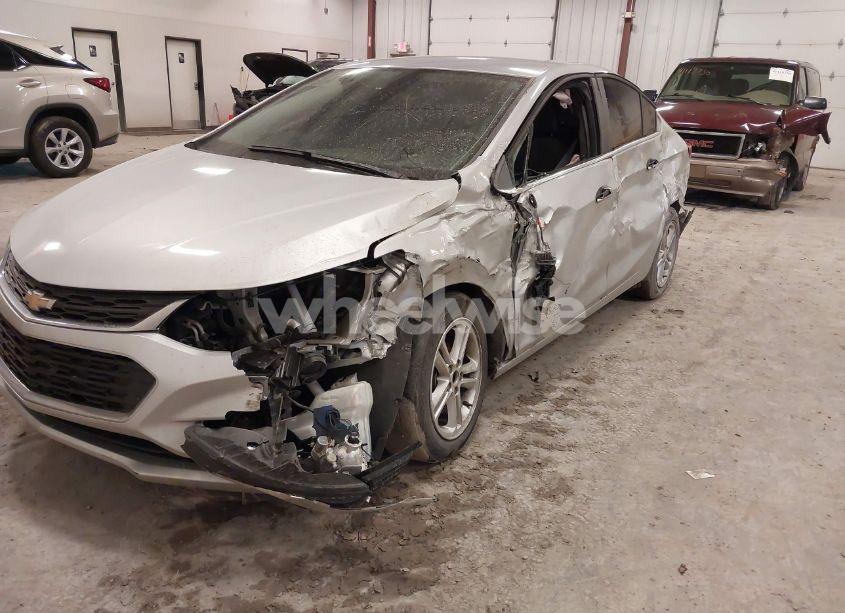 Photo 6 of 2018 Chevrolet Cruze LT AUTO (VIN 1G1BE5SM6J7244101)