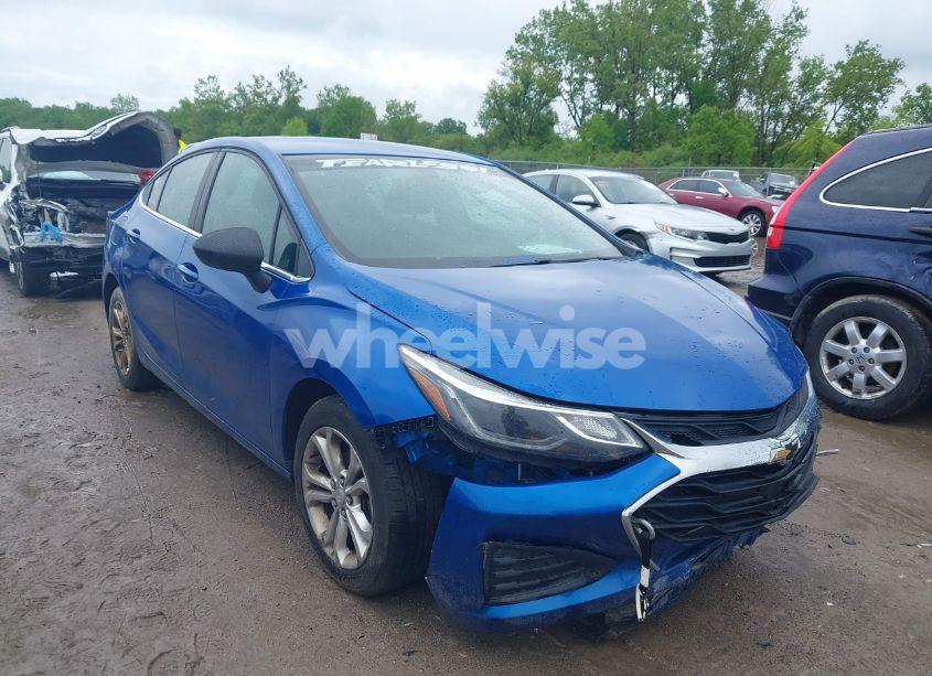 2019 Chevrolet Cruze LT (VIN 1G1BE5SM6K7106334) main photo