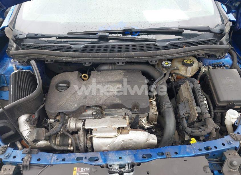 Photo 10 of 2019 Chevrolet Cruze LT (VIN 1G1BE5SM6K7106334)