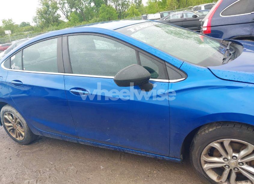 Photo 13 of 2019 Chevrolet Cruze LT (VIN 1G1BE5SM6K7106334)