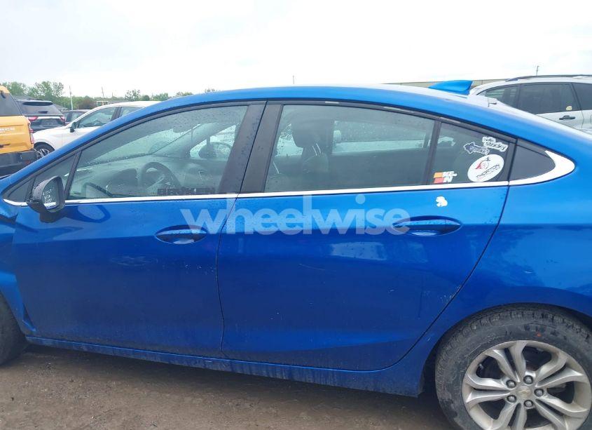 Photo 14 of 2019 Chevrolet Cruze LT (VIN 1G1BE5SM6K7106334)